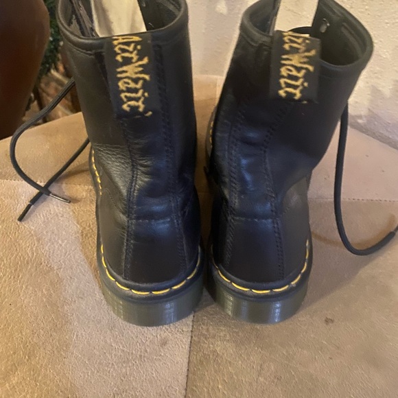 Dr marten 8 eyelid size us 8 - Picture 3 of 4